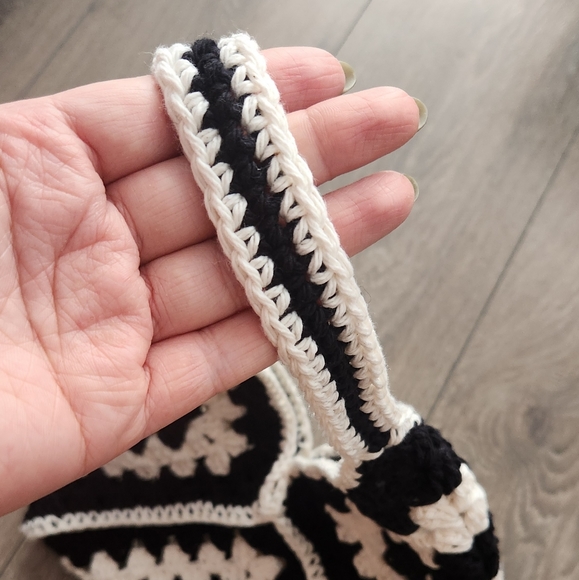 Crochet Handbag - Picture 3 of 4